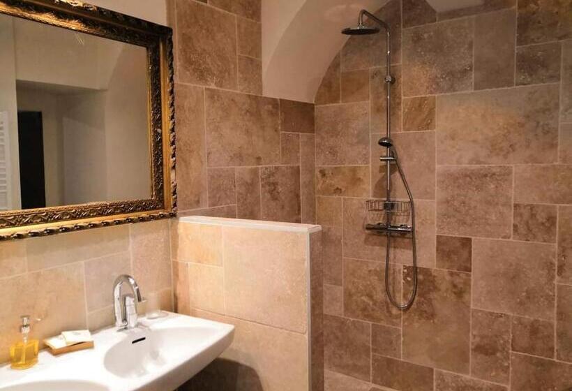 Семейный Номер, Le 9 De Cour, Chambre Caouette
