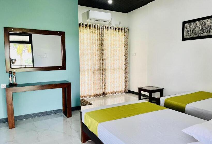اتاق لوکس خانوادگی, Aura Villa