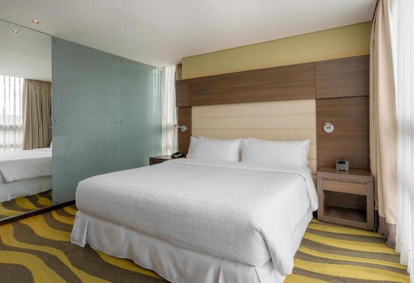 带大床的行政房间, Four Points By Sheraton Bogota