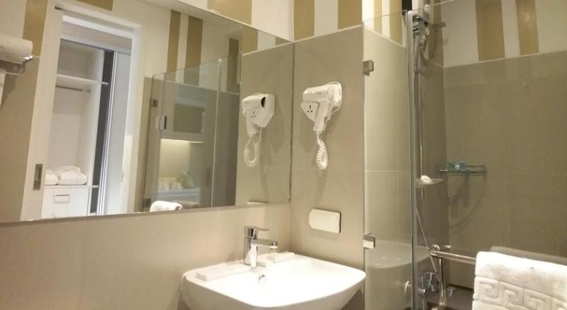 Quarto Estandar Individual, Injap Tower