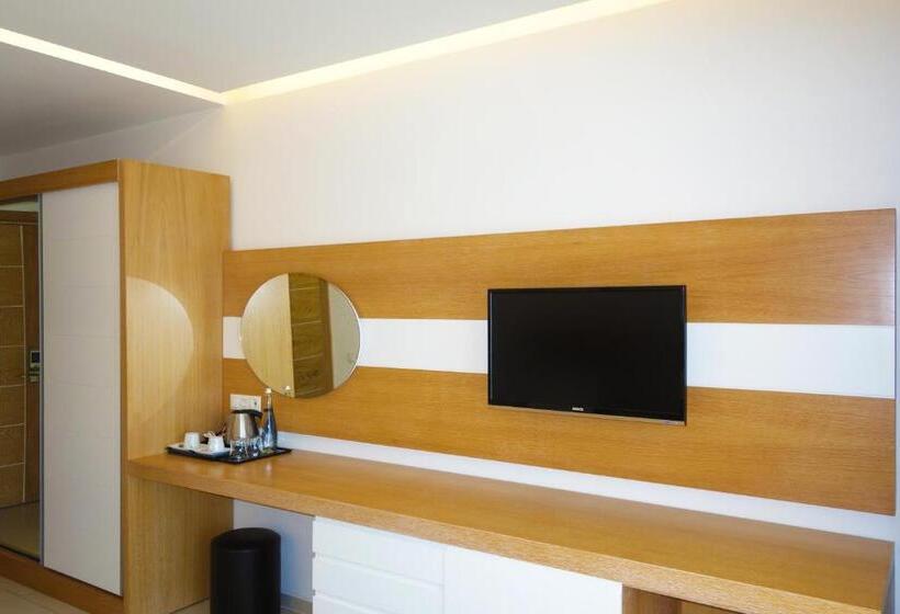 豪华三人间, Zest Exclusive Hotel & Spa