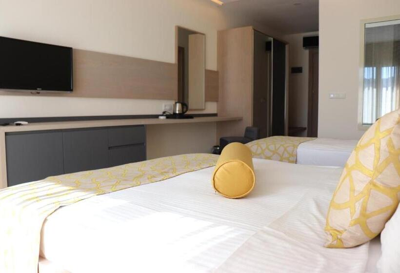 豪华三人间, Zest Exclusive Hotel & Spa