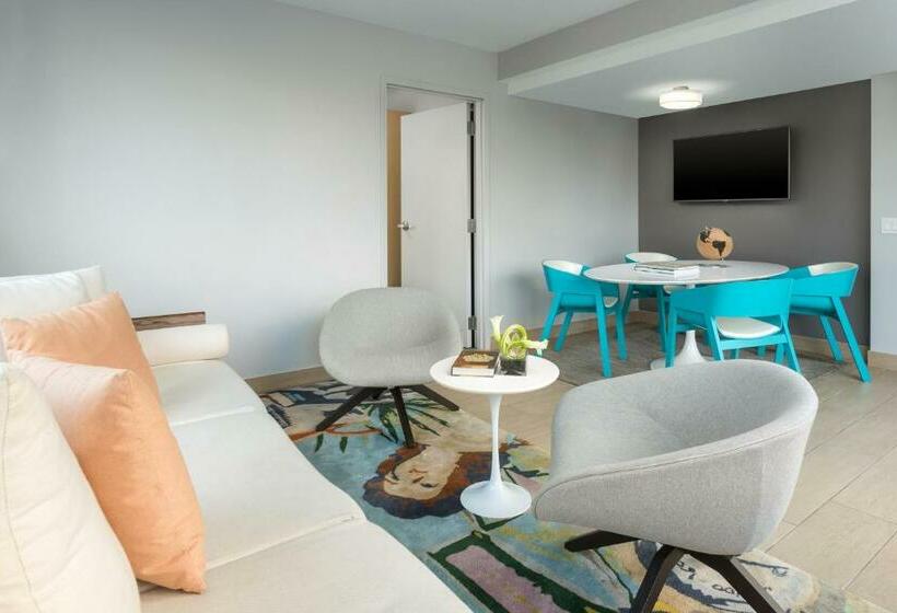 سوئیت با تخت بزرگ, The Gates Hotel South Beach
