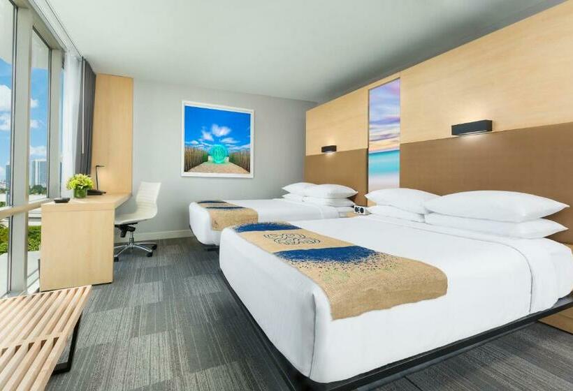 Номер Стандарт Вид на Бассейн, The Gates Hotel South Beach
