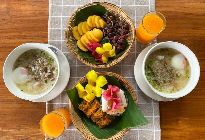 Номер Стандарт Трехместный, บ้านภัทร์จรัส น่าน   Baan Patjarad Nan