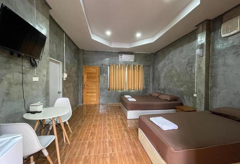 Номер Стандарт Трехместный, บ้านภัทร์จรัส น่าน   Baan Patjarad Nan