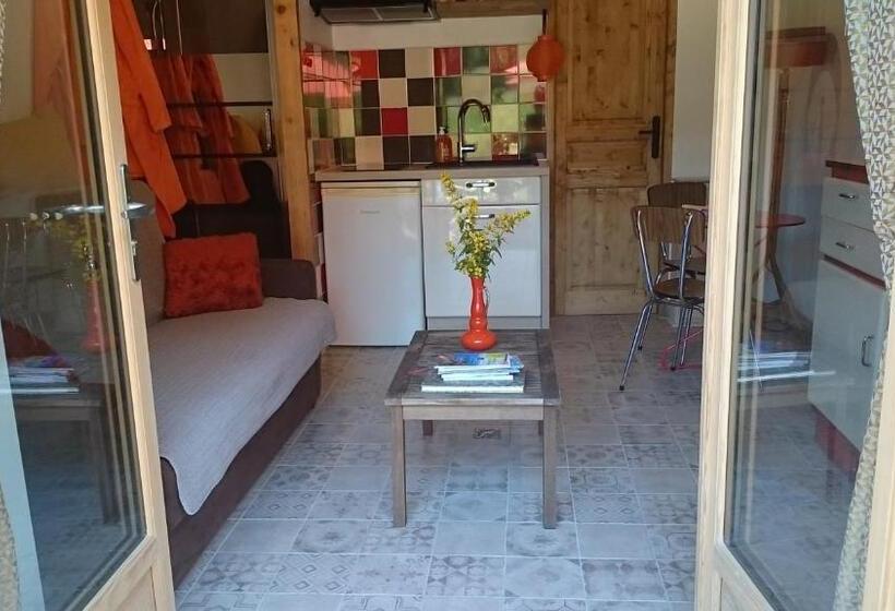 Студия Стандарт, Ferme Familiale Chez Lili