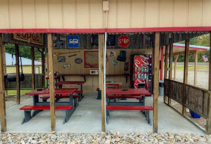 Номер Стандарт, Reel Inn And Lodge