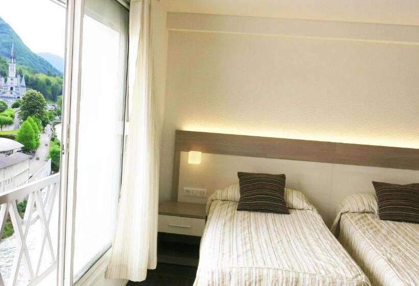 חדר סטנדרט לשלושה, Hôtel La Source