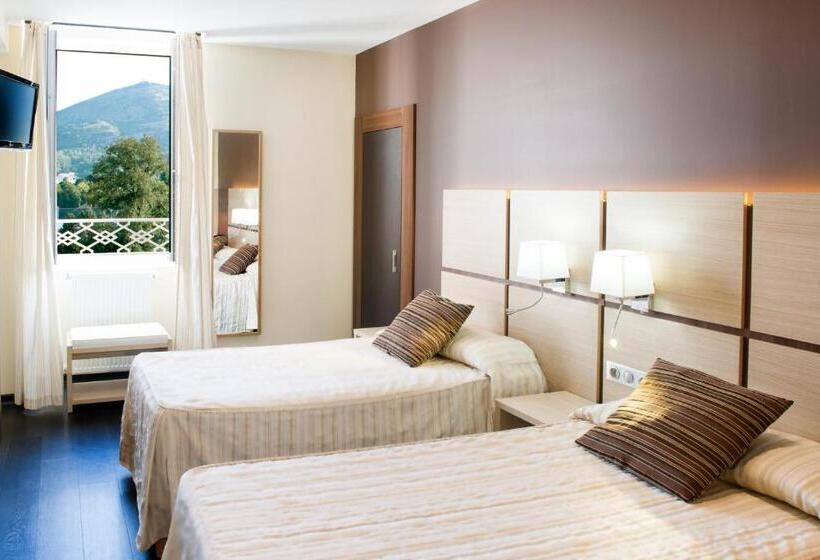 חדר סטנדרט לארבעה, Hôtel La Source