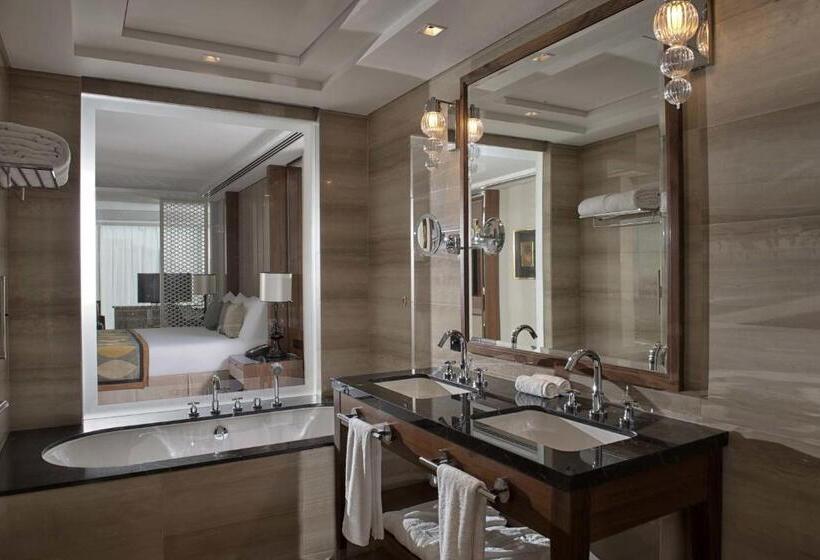 Полулюкс Повышенной Комфортности, Taj Dubai