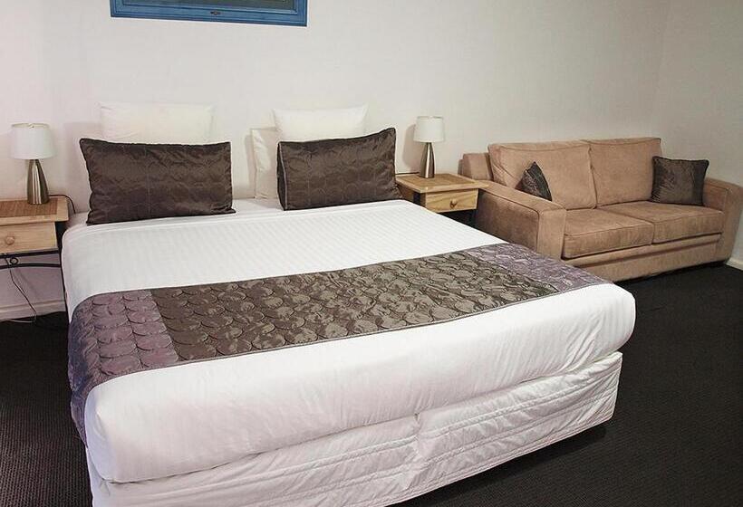 Deluxe Suite King Bed, Mornington Motel
