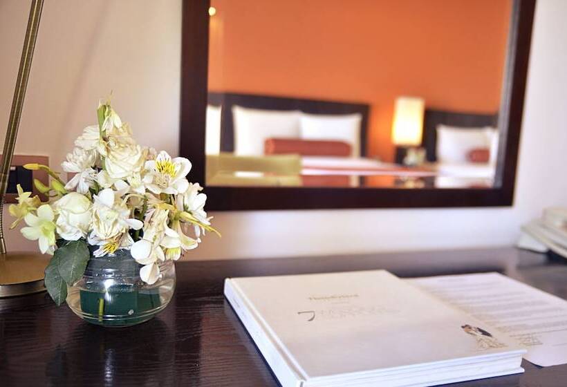 اتاق لوکس, Thunderbird Resorts  Poro Point