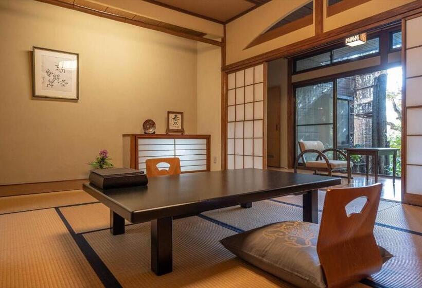 Семейный Номер Вид на Сад, Jinya Ryokan