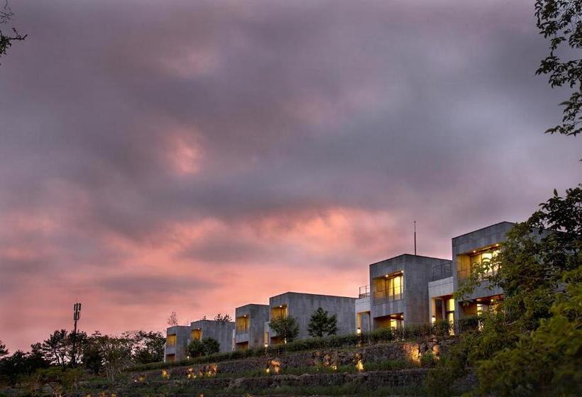 Апартаменты 3 Спальни, Lotte Resort Jeju Artvillas