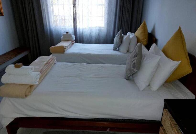 اتاق لوکس خانوادگی, Bush Pillow Guest House