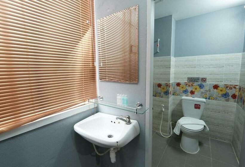 Студия Стандарт, Roomquest Rojana Industrial Estate Area