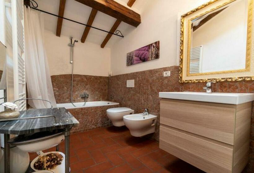Трехместный Номер Стандарт Вид на Бассейн, B&b Podere Calvanella