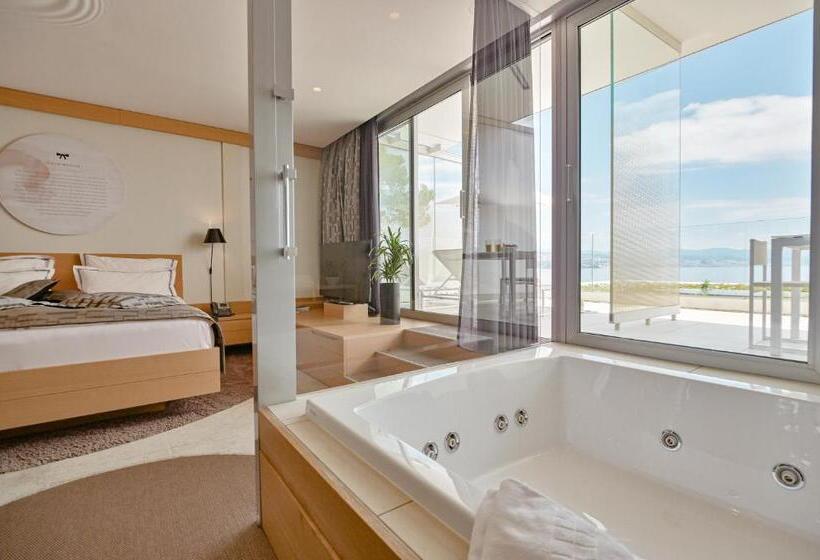 Номер Deluxe Вид на Море, Bevanda Hotel & Restaurant   Unique Adriatic