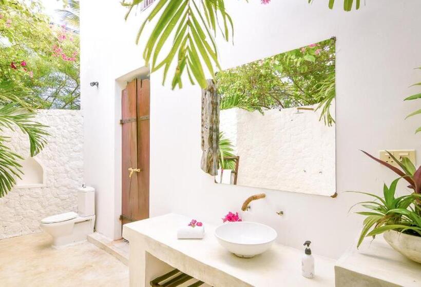 بانگلوی استاندارد, Indigo Beach Zanzibar