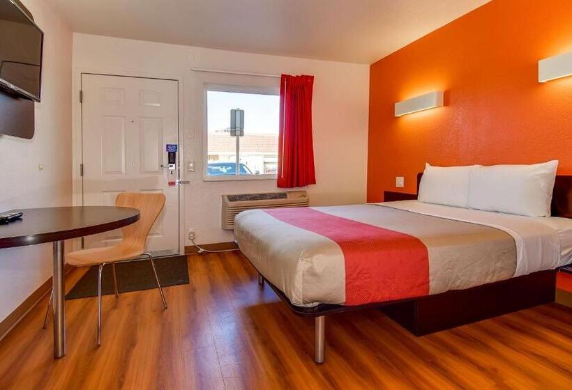 חדר סטנדרט מותאם לאדם עם מוגבלויות, Motel 6 Riverside, Ca  South