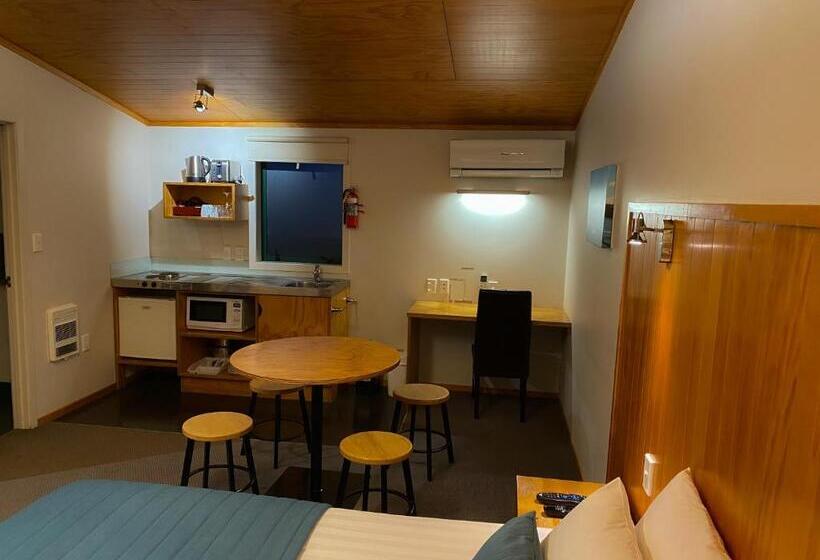Семейный Номер, Waitomo Lodge