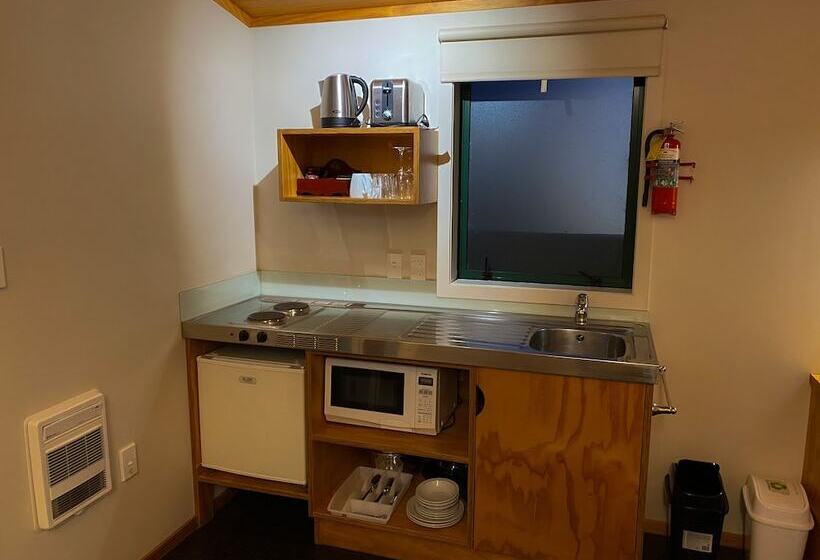 Семейный Номер, Waitomo Lodge
