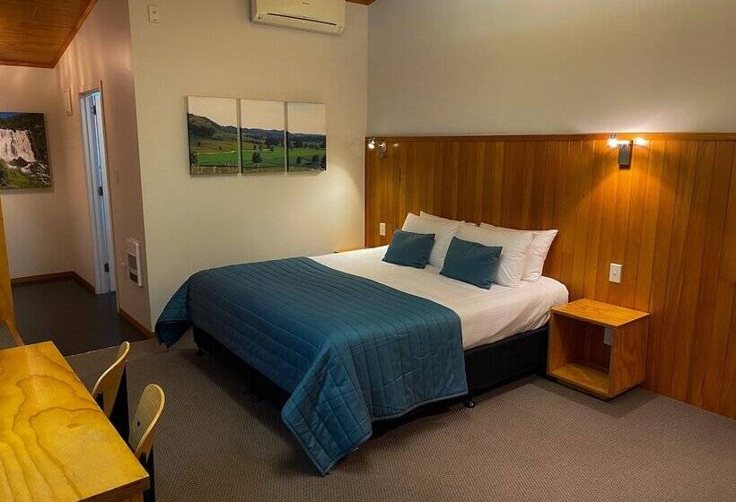 Студия Стандарт, Waitomo Lodge