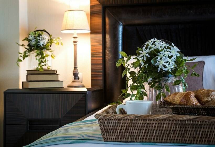 Вилла 3 Спальни с Бассейном, Stigmes Villas & Suites