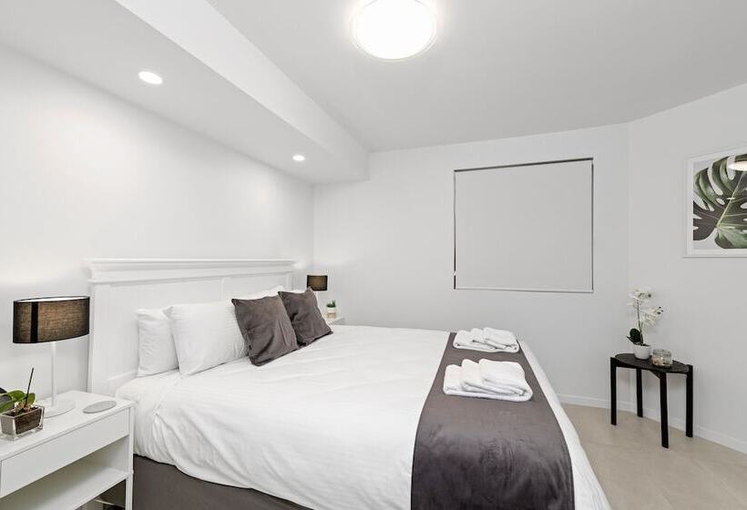 침실 4개 아파트, Alexandria Apartments