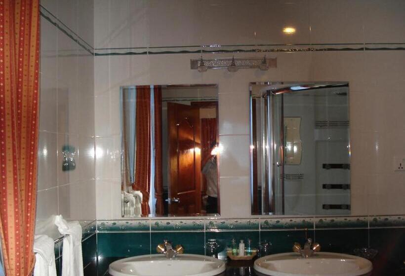 Номер Deluxe, Don Bosco Hotel School