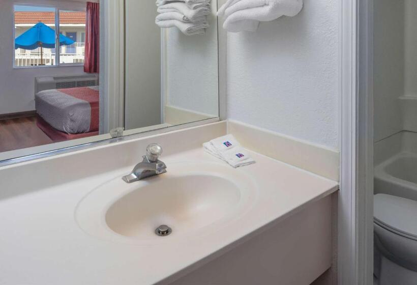 Номер Стандарт, North Hills Inn