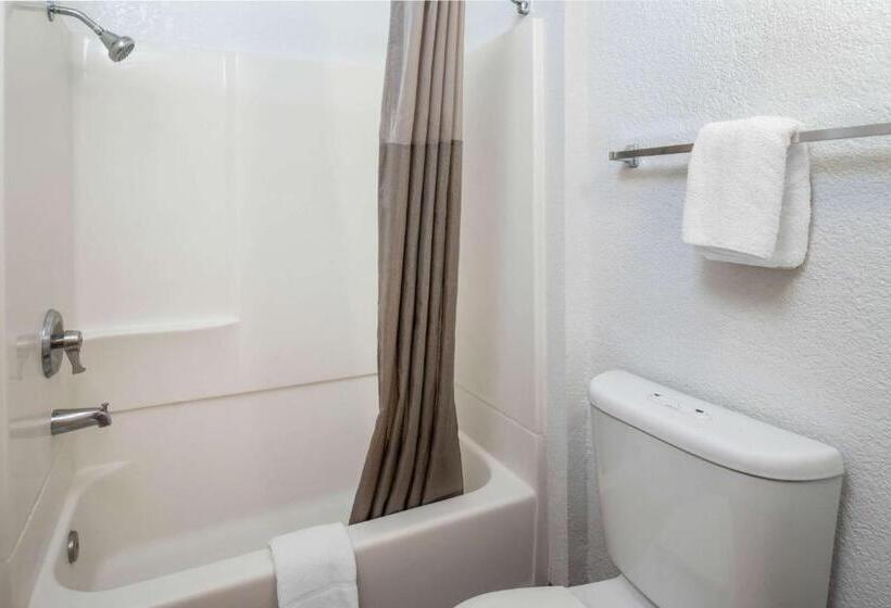 Четырехместный Номер Стандарт, North Hills Inn