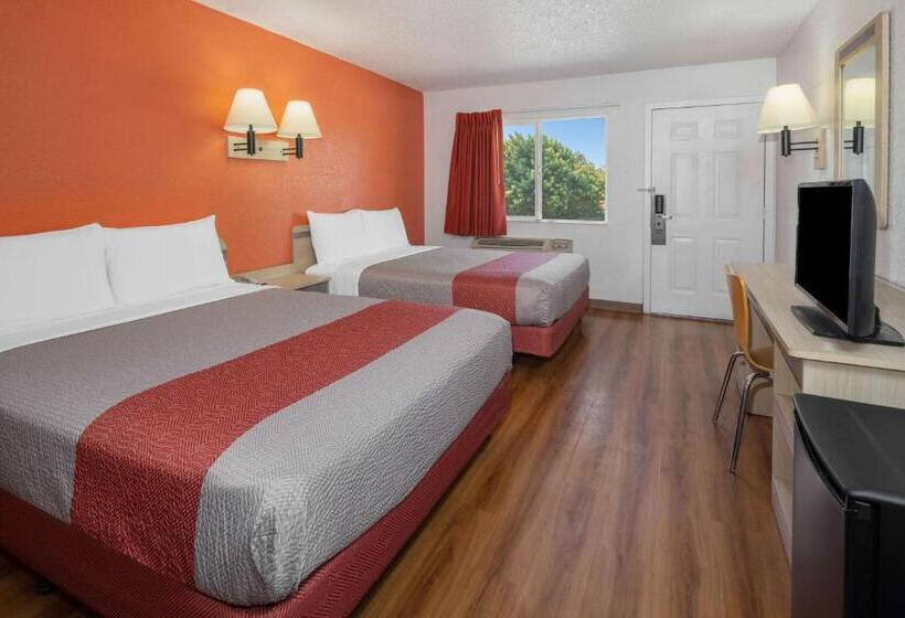 Четырехместный Номер Стандарт, North Hills Inn