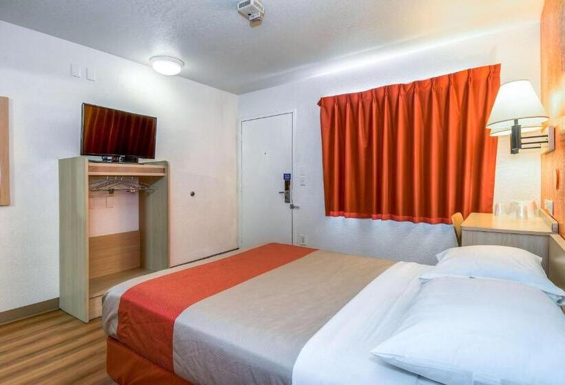 身障者適用スタンダードルーム, Motel 6 Corona, Ca