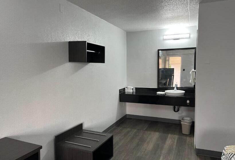 Четырехместный Номер Deluxe, Motel 6middleburg Heights, Oh  Cleveland