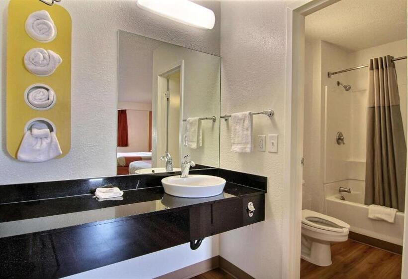 Четырехместный Номер Deluxe, Motel 6middleburg Heights, Oh  Cleveland