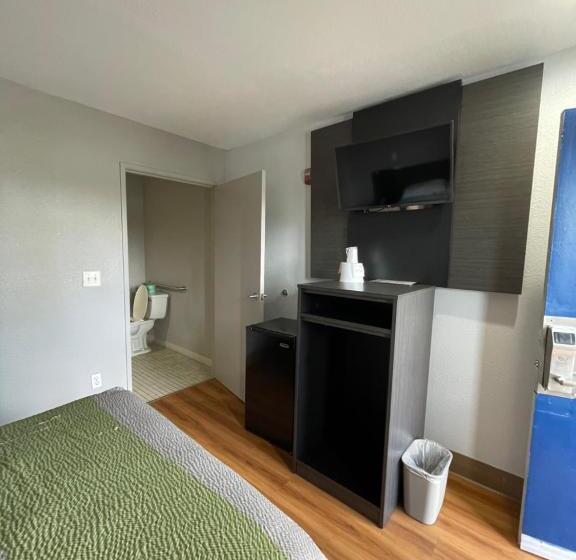 장애인을 위한 스탠다드 룸, Motel 6port Allen, La  Baton Rouge
