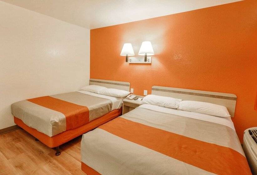 Номер Deluxe, Motel 6 Huntsville, Tx