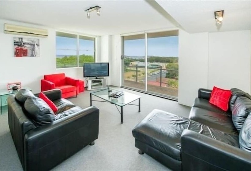 ２ベッドルームアパートメント, Tradewinds Apartments