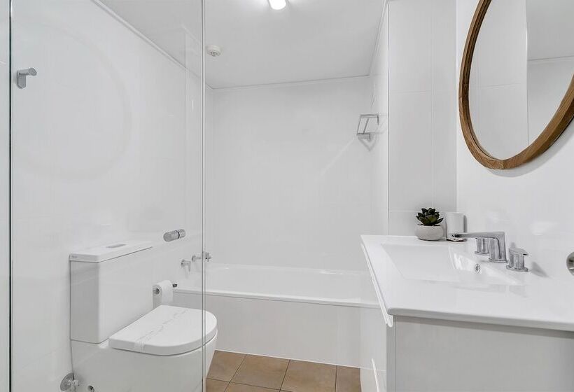 ３ベッドルームアパートメント, Tradewinds Apartments