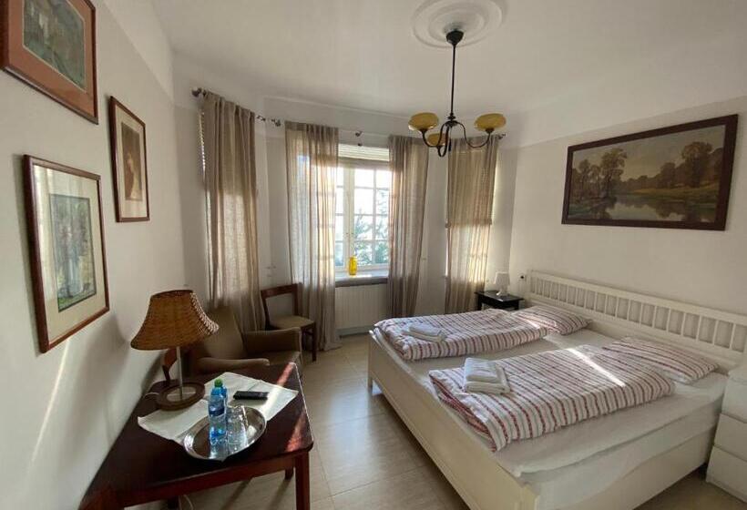 Quarto Estandar Cama King, Krzysin