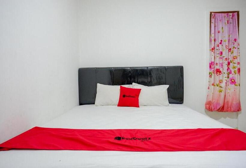 スーペリアールーム, Reddoorz Near Universitas Negeri Makassar 3