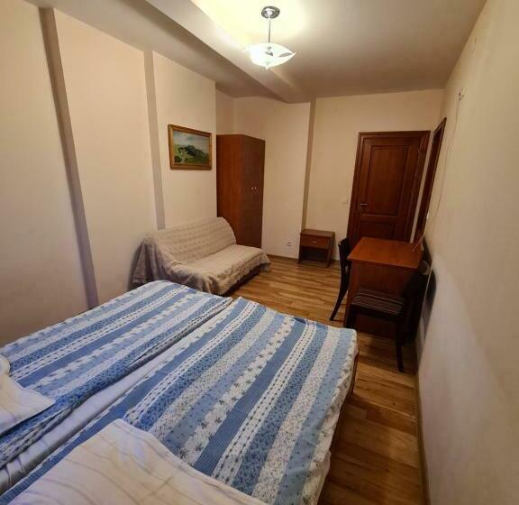 Quarto Estandar, Gościniec Halka
