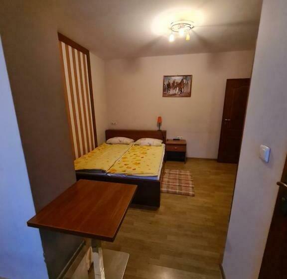 标准三人间, Gościniec Halka