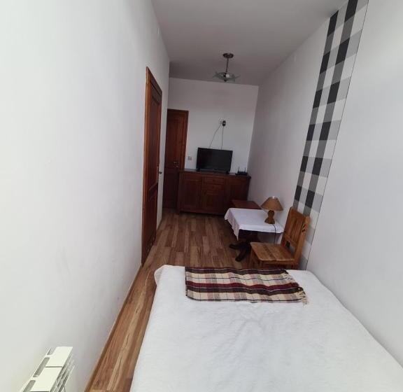 Quarto Estandar, Gościniec Halka