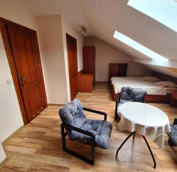 Quarto Estandar, Gościniec Halka