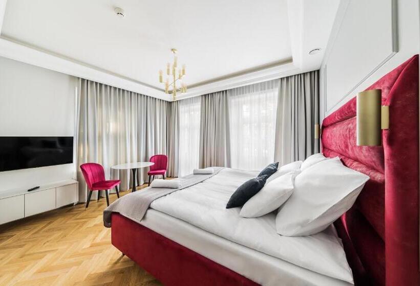 Quarto Deluxe com Sacada, H Apart
