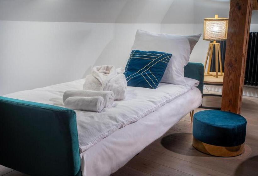 Quarto Estandar, H Apart