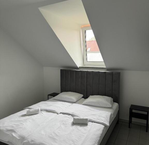 Quarto Basic, Ik Maria